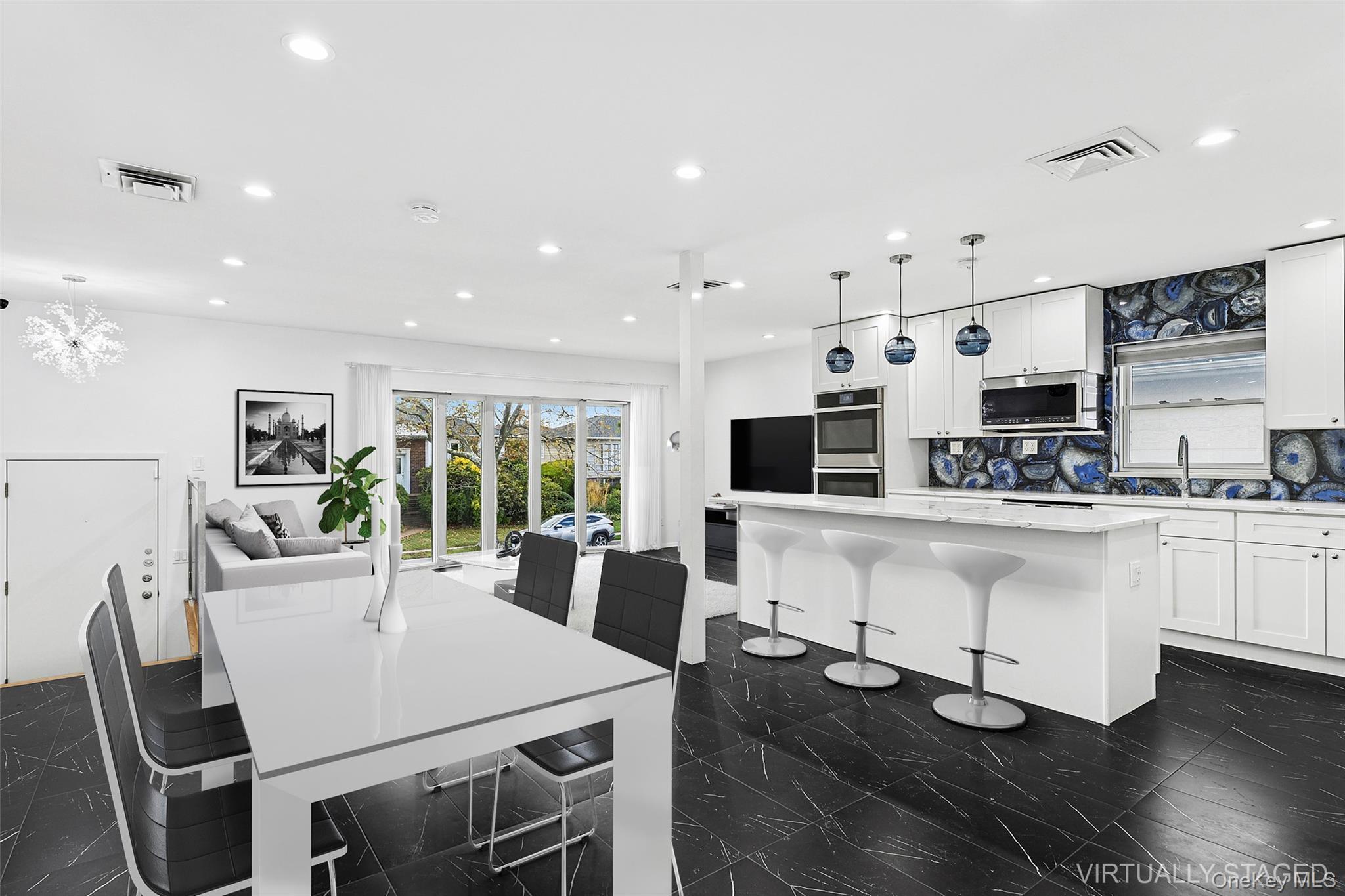 Single Family Eagle Nassau County, NY 11581, MLS-929762-8