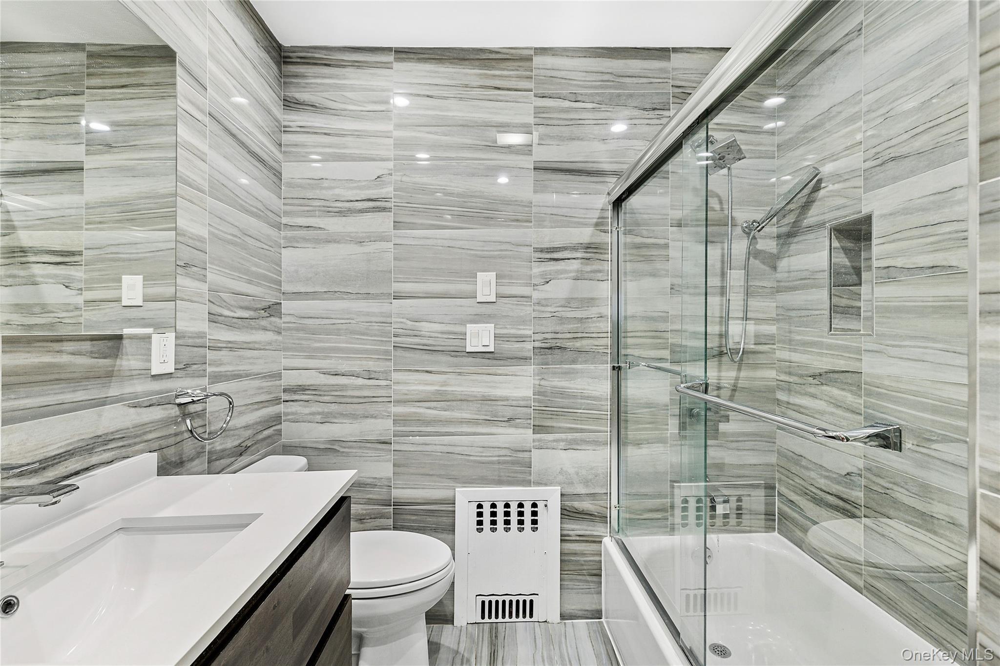 Single Family Eagle Nassau County, NY 11581, MLS-929762-9