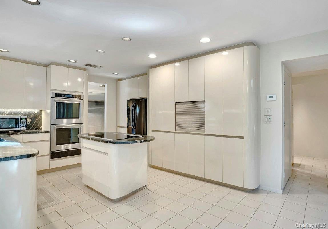 Single Family Mcculloch Suffolk County, NY 11746, MLS-929795-5