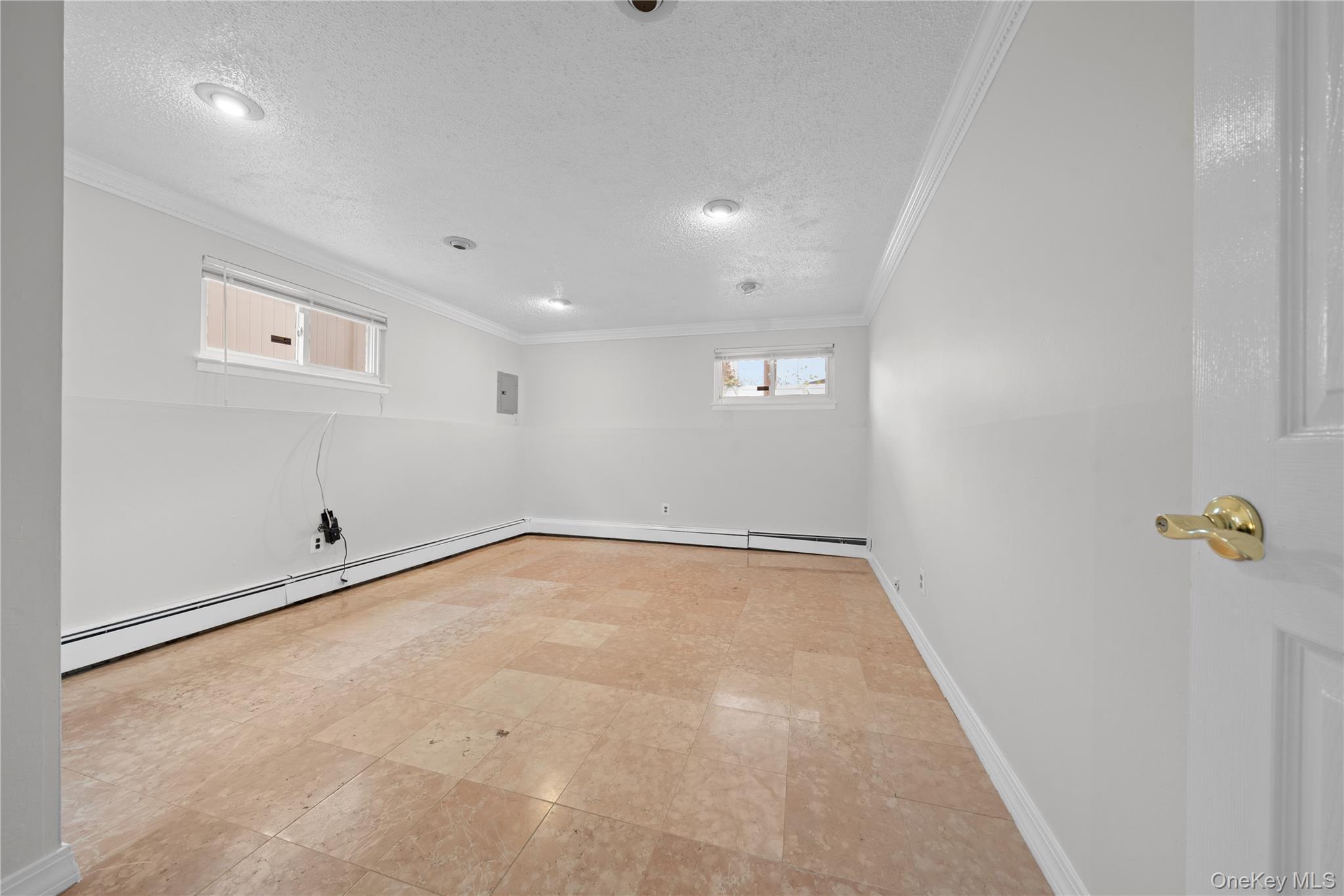 Single Family Angevine  Nassau County, NY 11550, MLS-929829-33