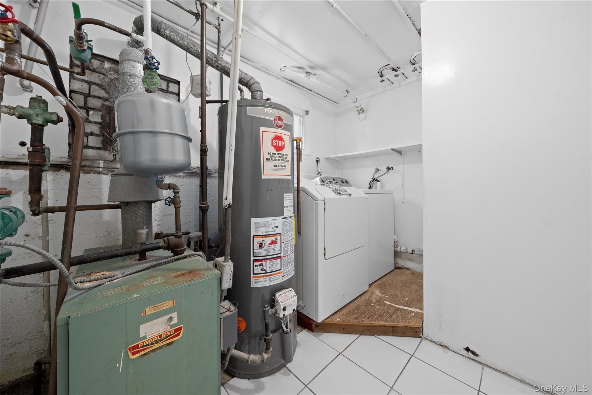 Single Family Angevine  Nassau County, NY 11550, MLS-929829-41