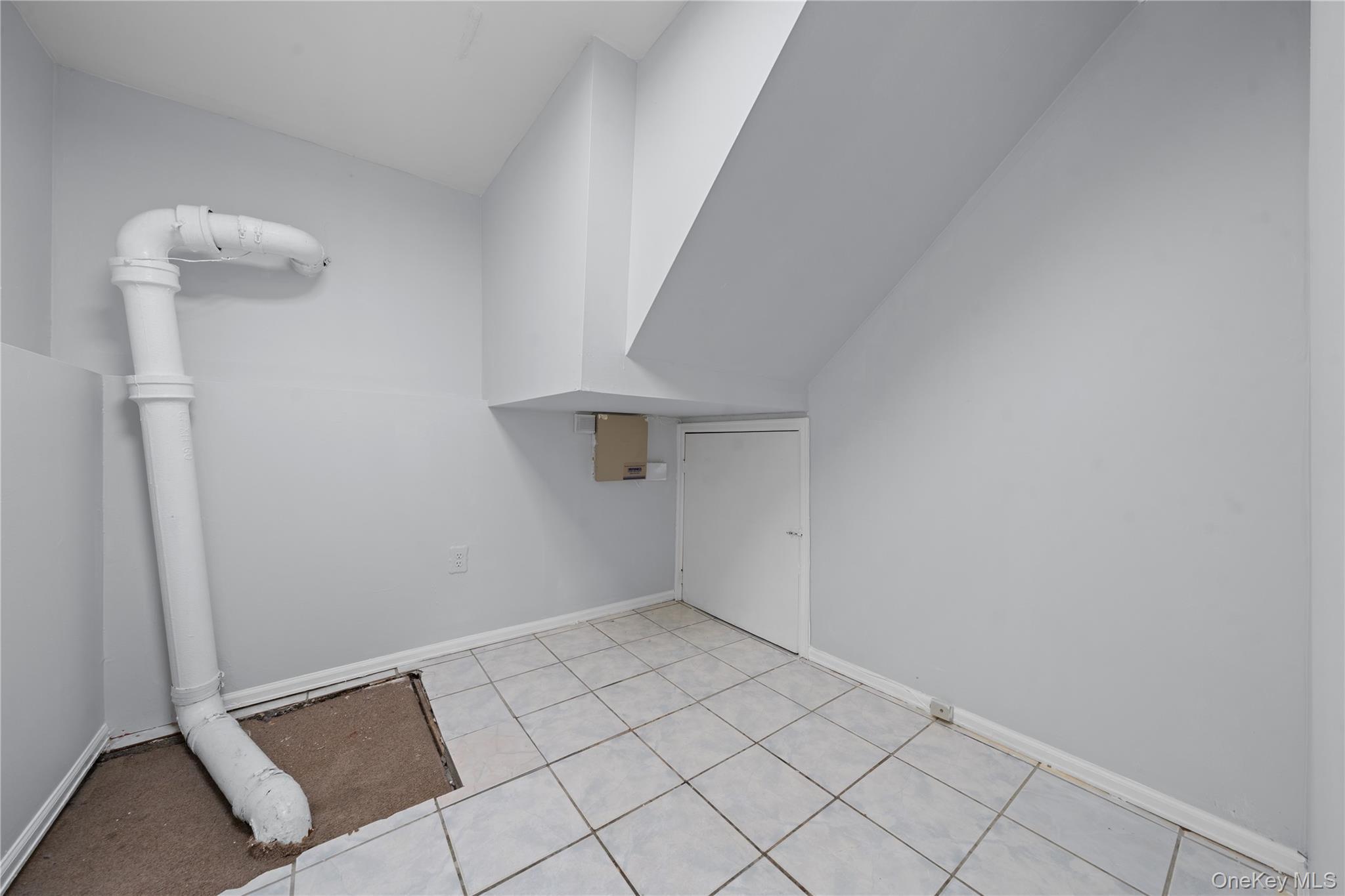 Single Family Angevine  Nassau County, NY 11550, MLS-929829-42