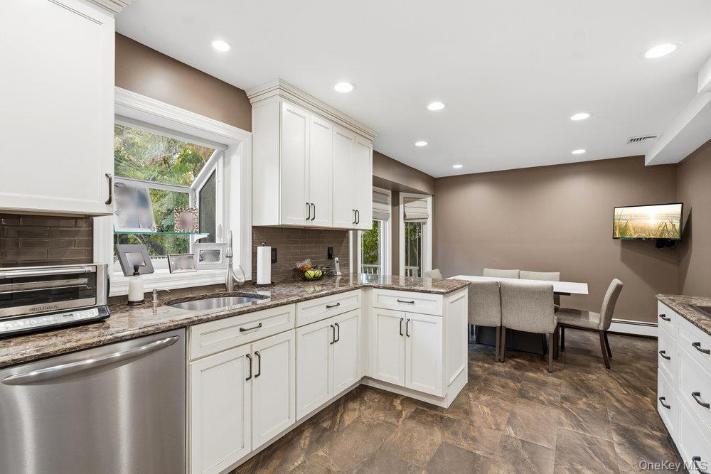 Single Family Aron Nassau County, NY 11797, MLS-929849-12