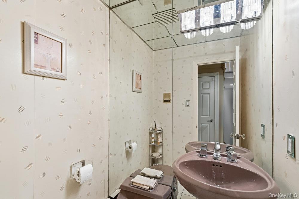 Single Family Aron Nassau County, NY 11797, MLS-929849-19