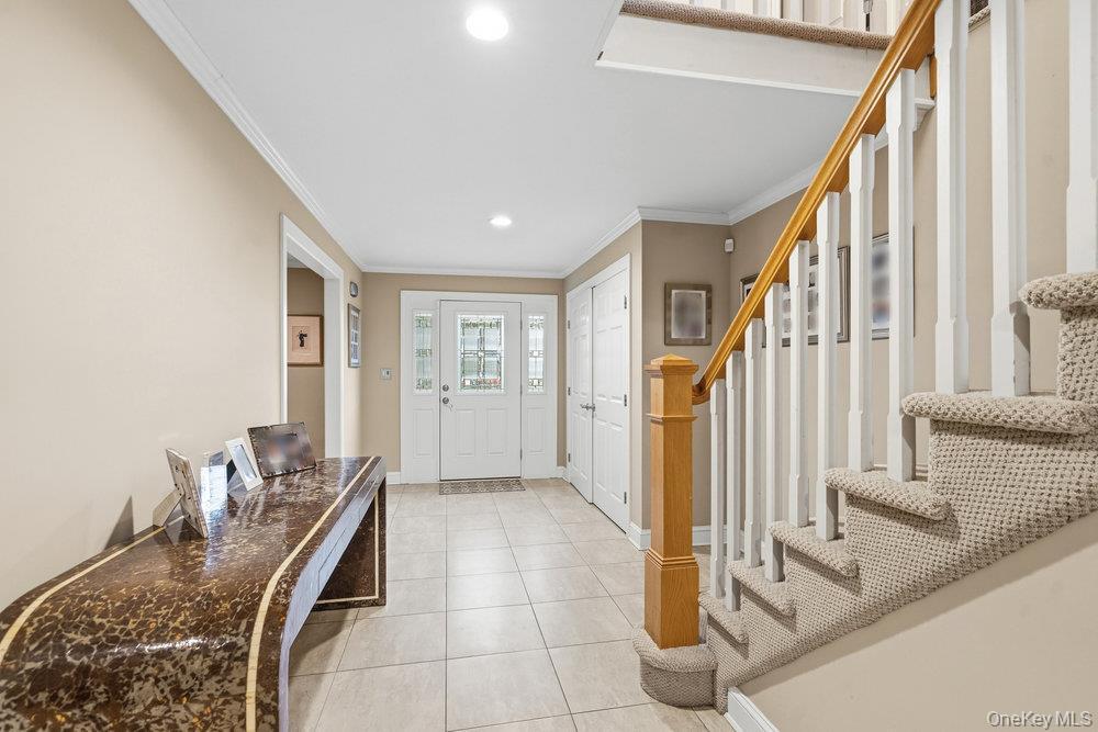 Single Family Aron Nassau County, NY 11797, MLS-929849-21