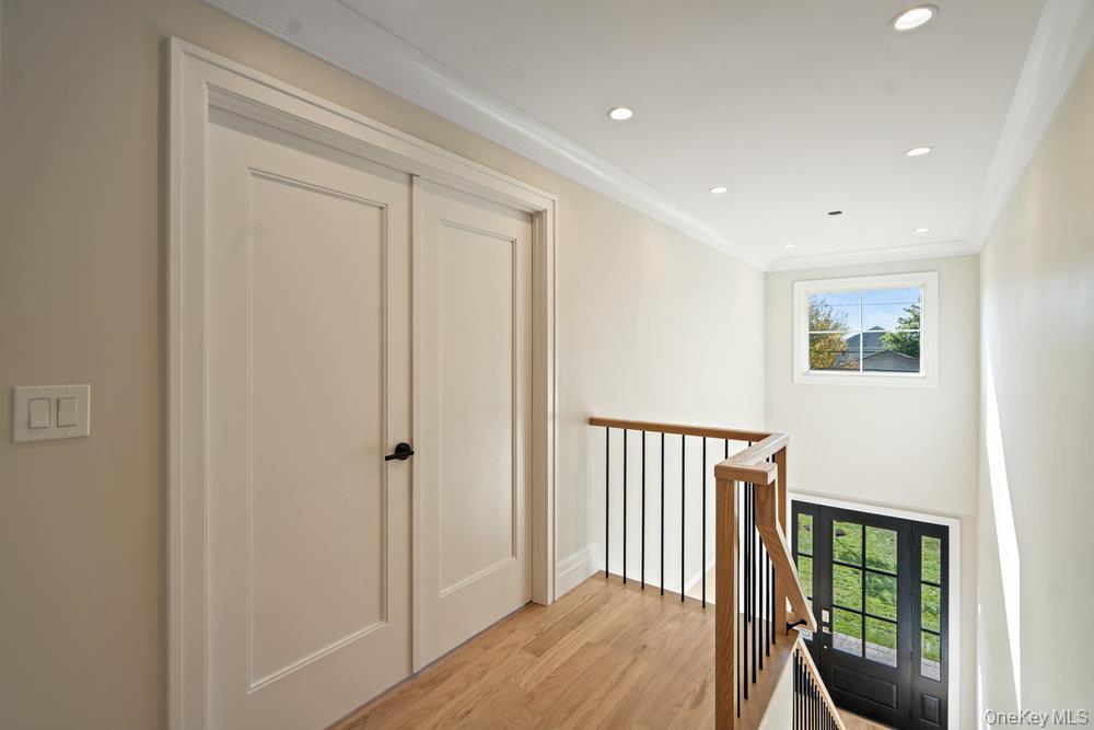 Single Family Netz Nassau County, NY 11507, MLS-929882-23