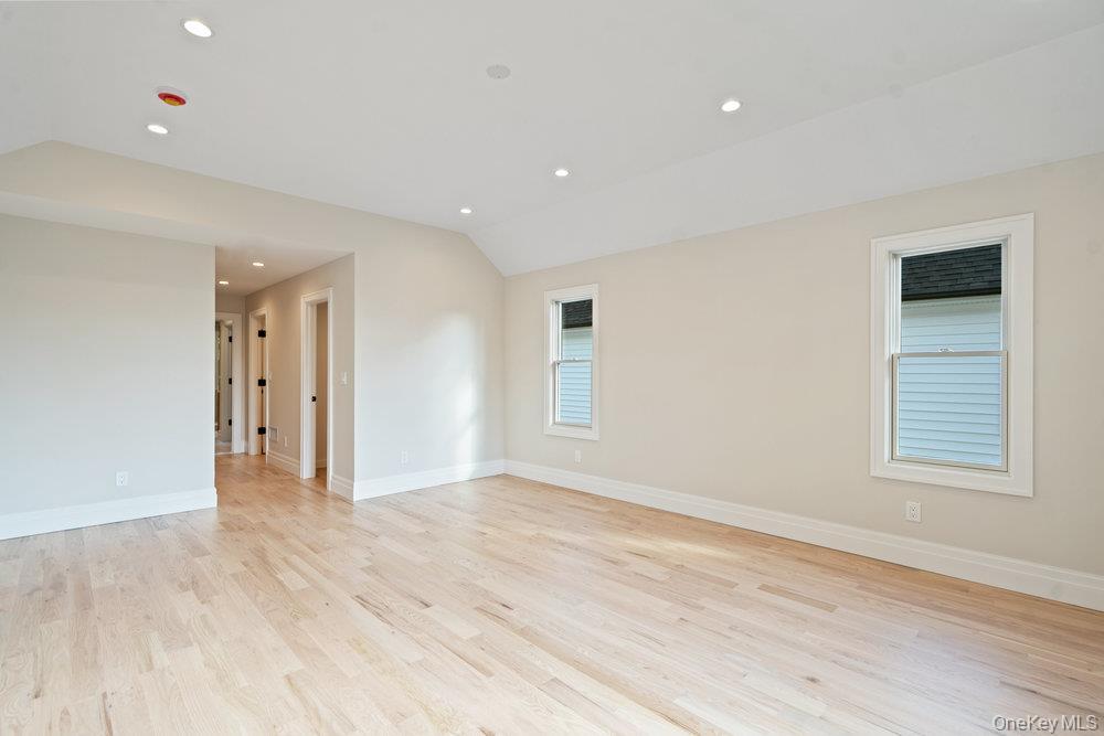 Single Family Netz Nassau County, NY 11507, MLS-929882-27