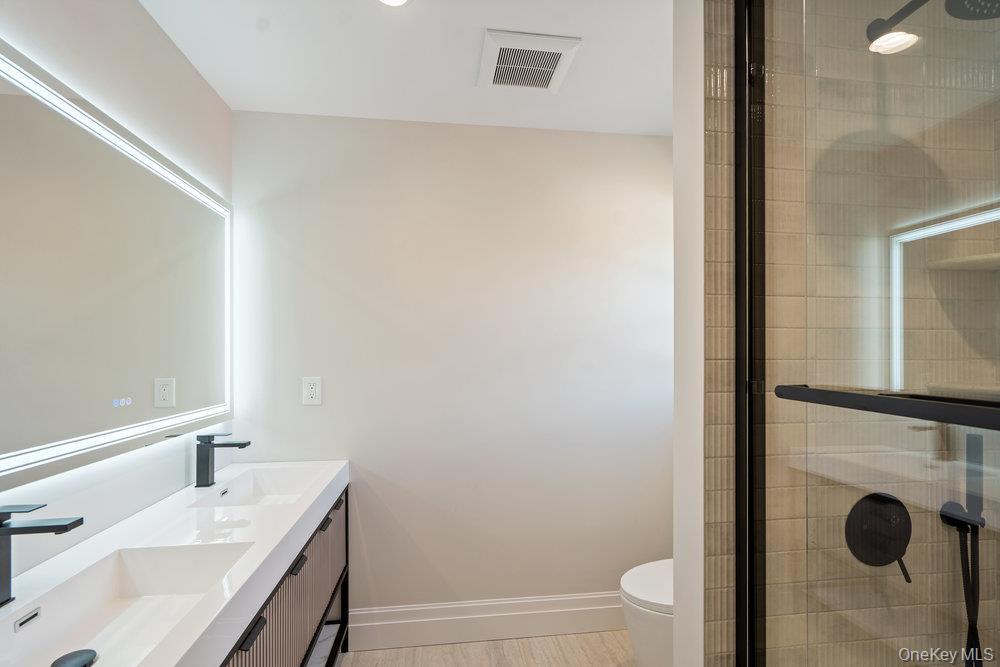 Single Family Netz Nassau County, NY 11507, MLS-929882-32