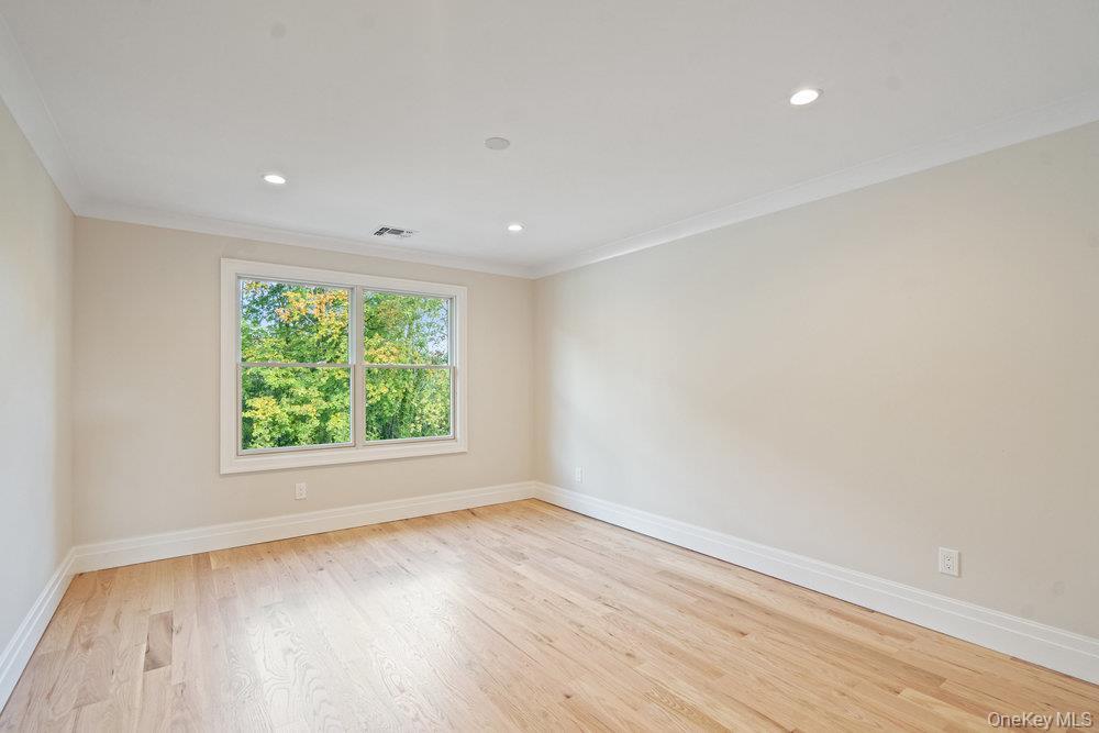 Single Family Netz Nassau County, NY 11507, MLS-929882-33