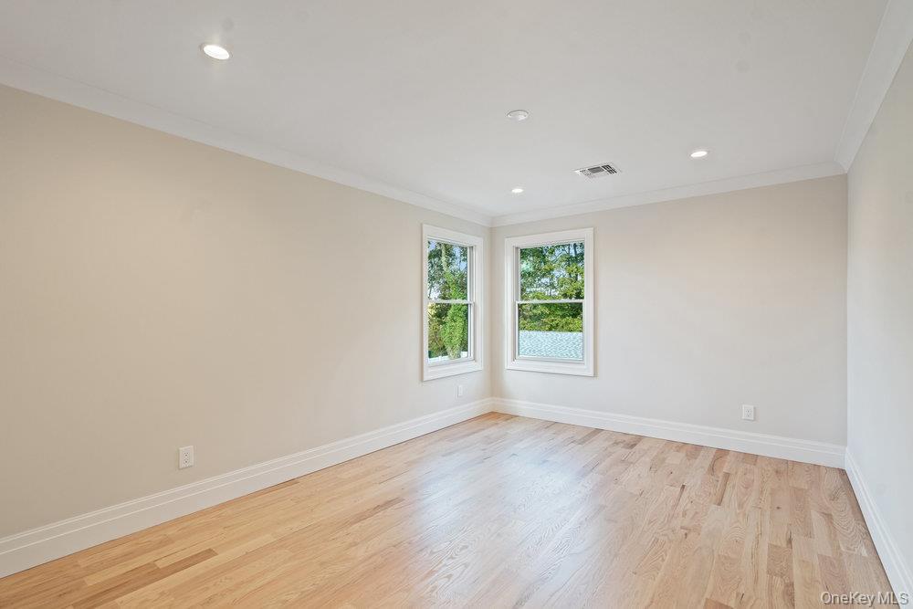 Single Family Netz Nassau County, NY 11507, MLS-929882-34