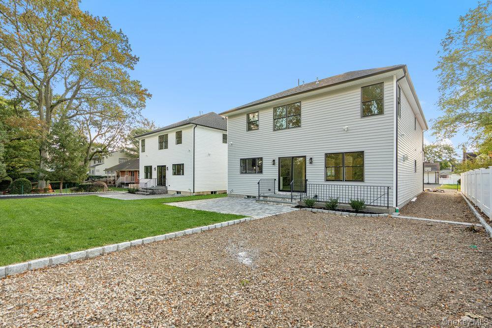 Single Family Netz Nassau County, NY 11507, MLS-929882-38