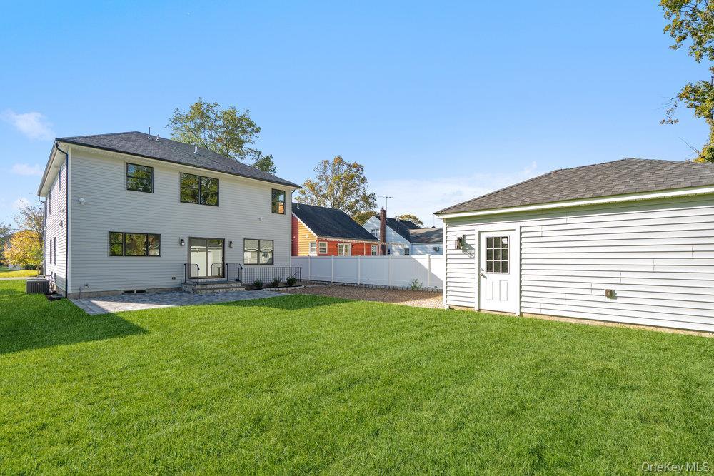 Single Family Netz Nassau County, NY 11507, MLS-929882-39