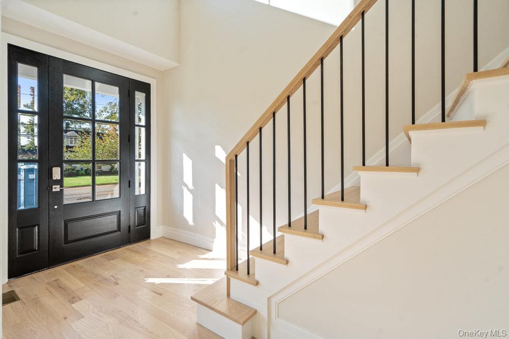 Single Family Netz Nassau County, NY 11507, MLS-929882-4