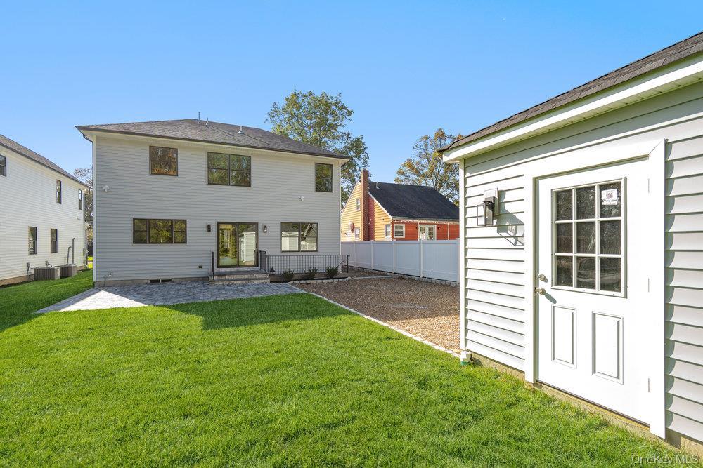 Single Family Netz Nassau County, NY 11507, MLS-929882-40