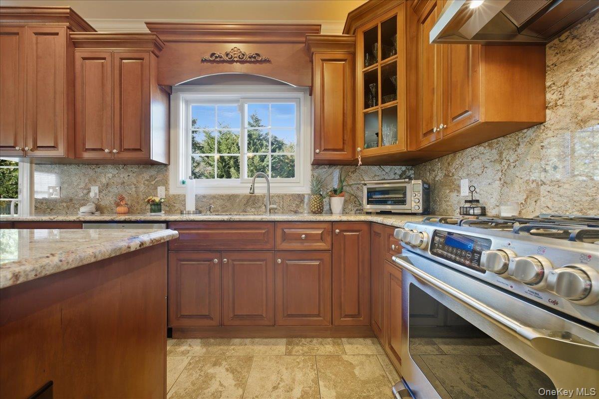 Single Family Belmont  Nassau County, NY 11040, MLS-929895-27