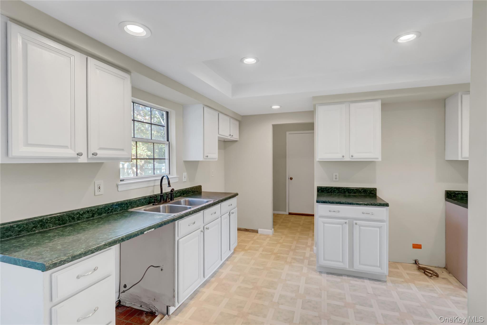 Single Family Gabon Suffolk County, NY 11727, MLS-929917-10