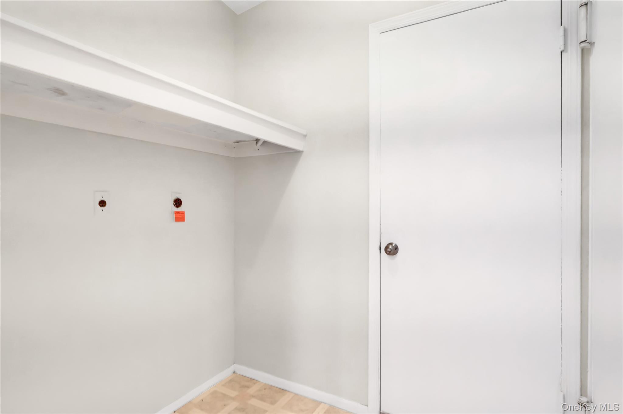 Single Family Gabon Suffolk County, NY 11727, MLS-929917-15