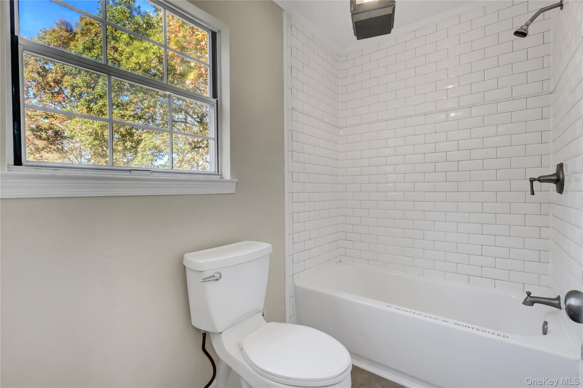 Single Family Gabon Suffolk County, NY 11727, MLS-929917-25