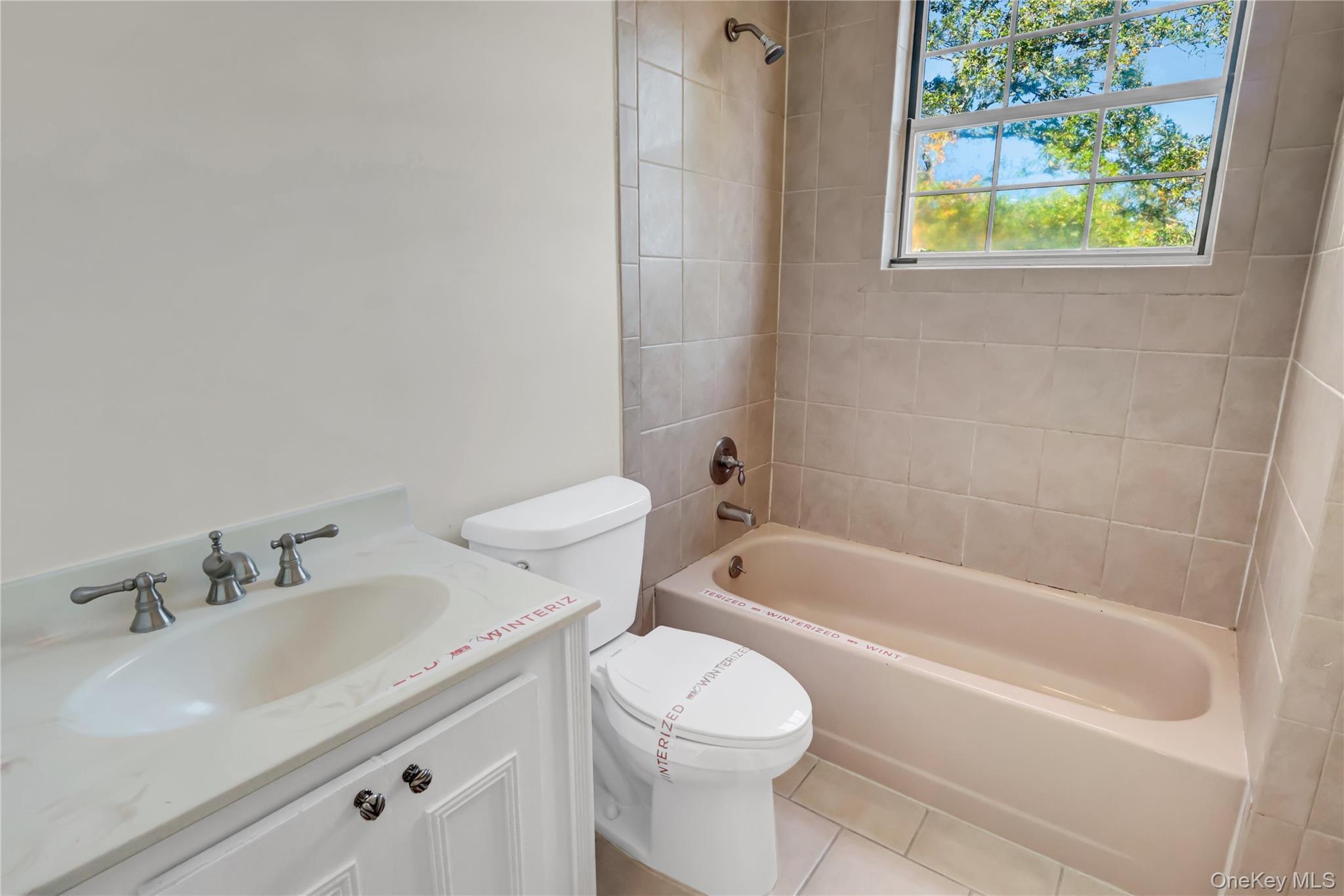 Single Family Gabon Suffolk County, NY 11727, MLS-929917-26