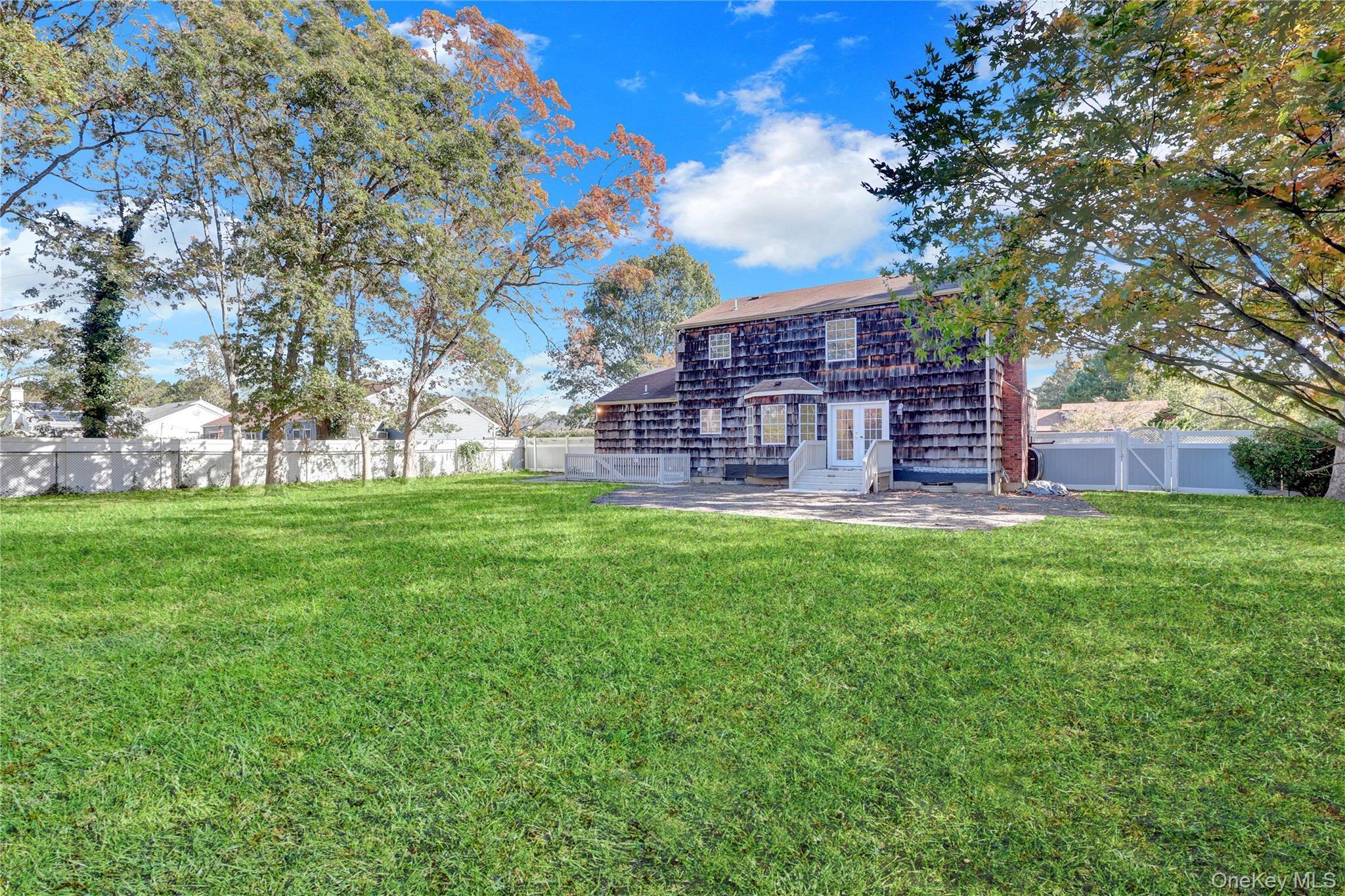 Single Family Gabon Suffolk County, NY 11727, MLS-929917-28