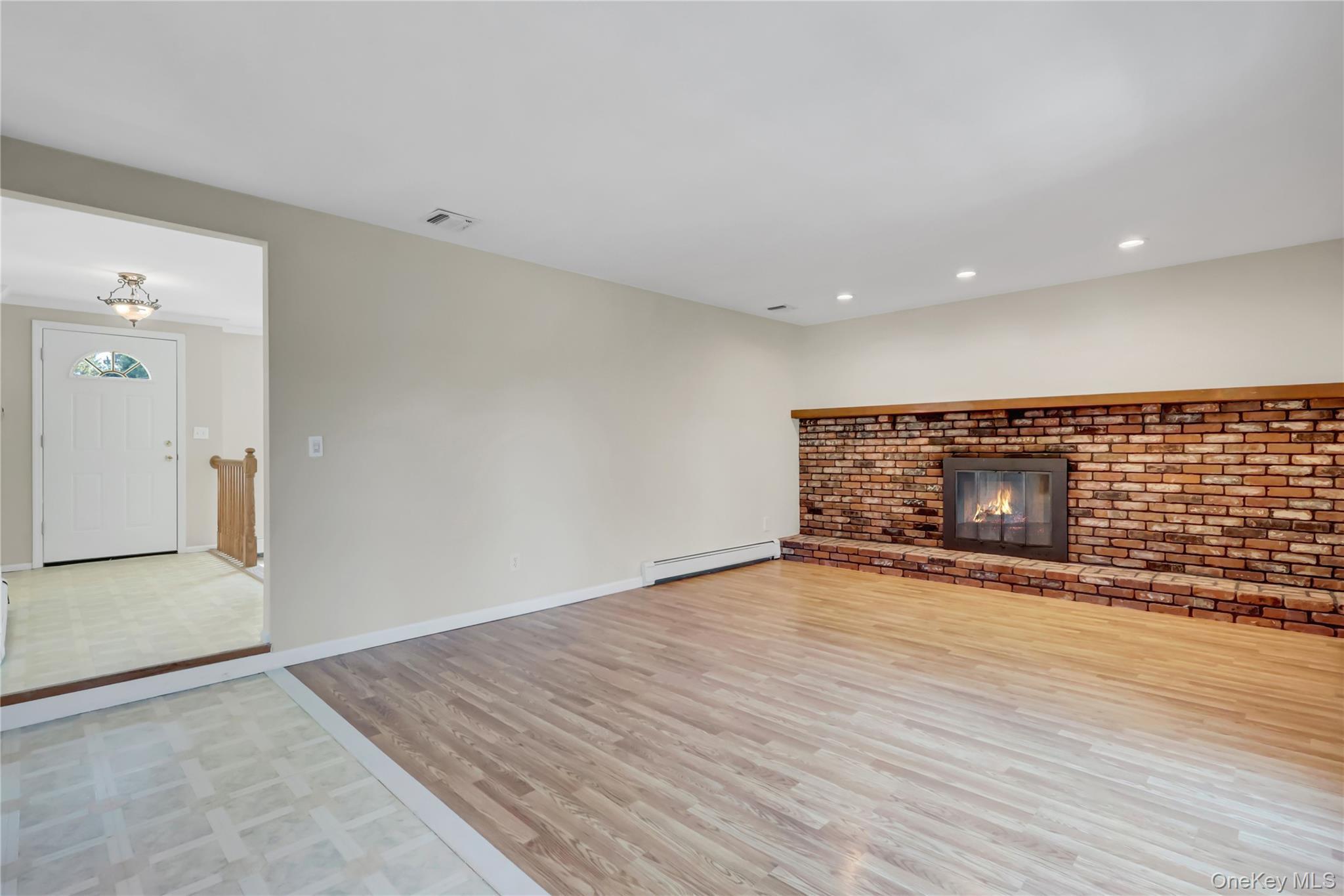 Single Family Gabon Suffolk County, NY 11727, MLS-929917-8