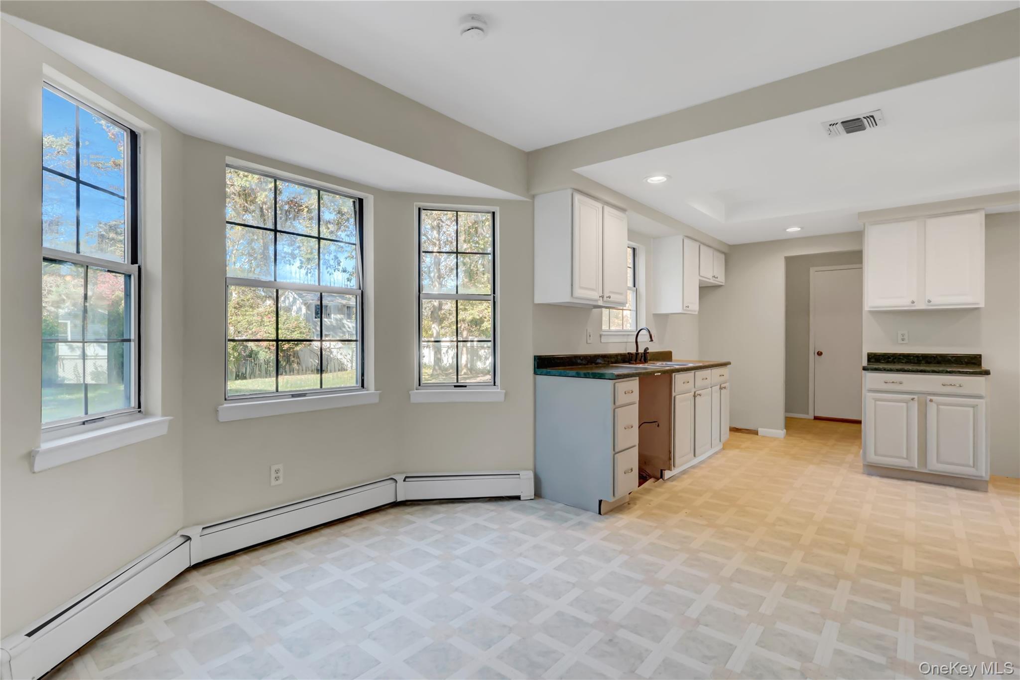 Single Family Gabon Suffolk County, NY 11727, MLS-929917-9