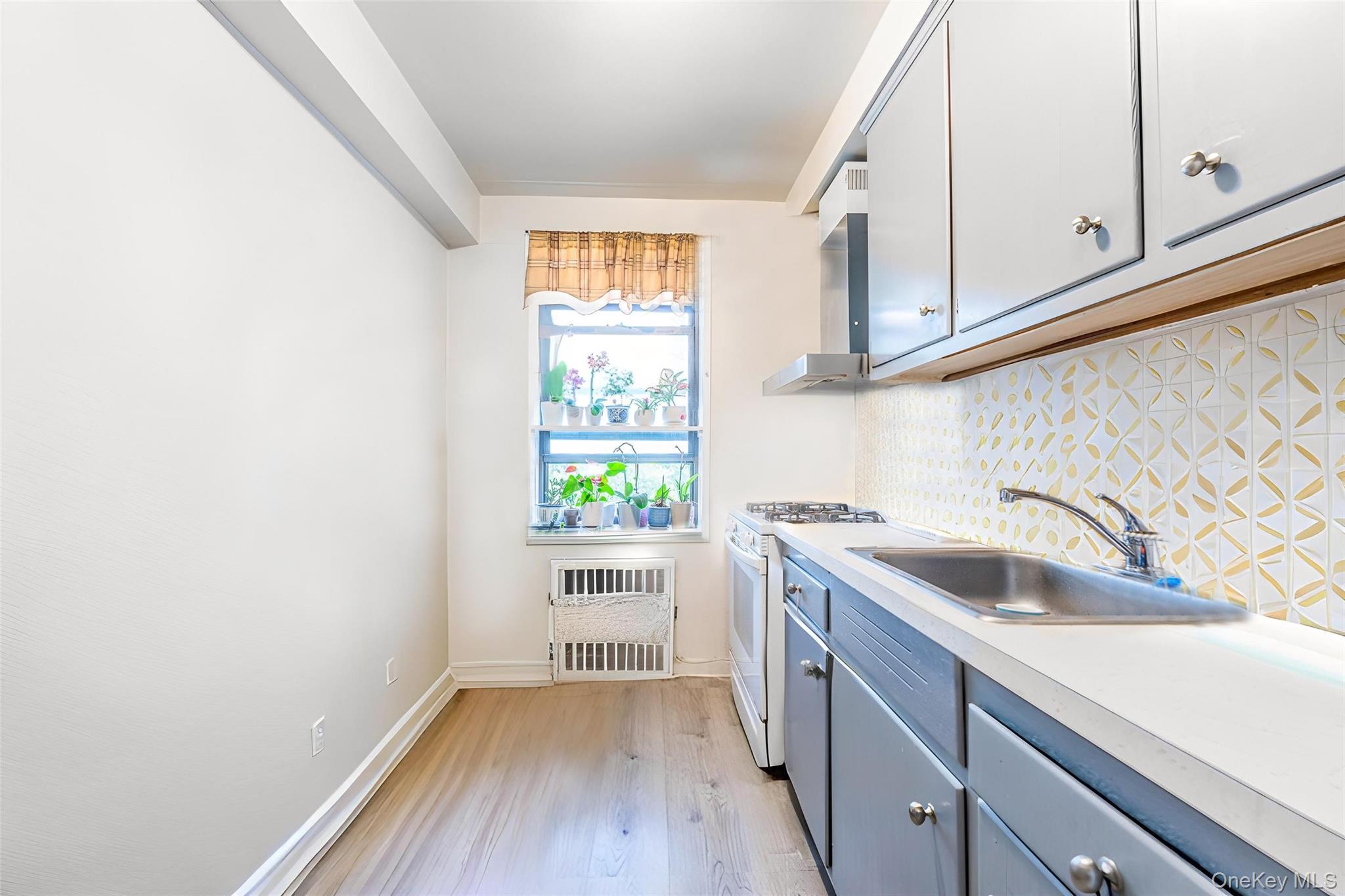 Coop 26  Queens, NY 11354, MLS-929956-7