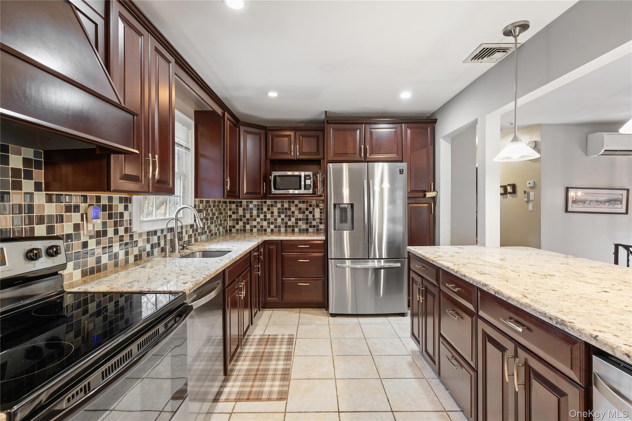 Single Family Hilltop  Westchester County, NY 10560, MLS-929960-11