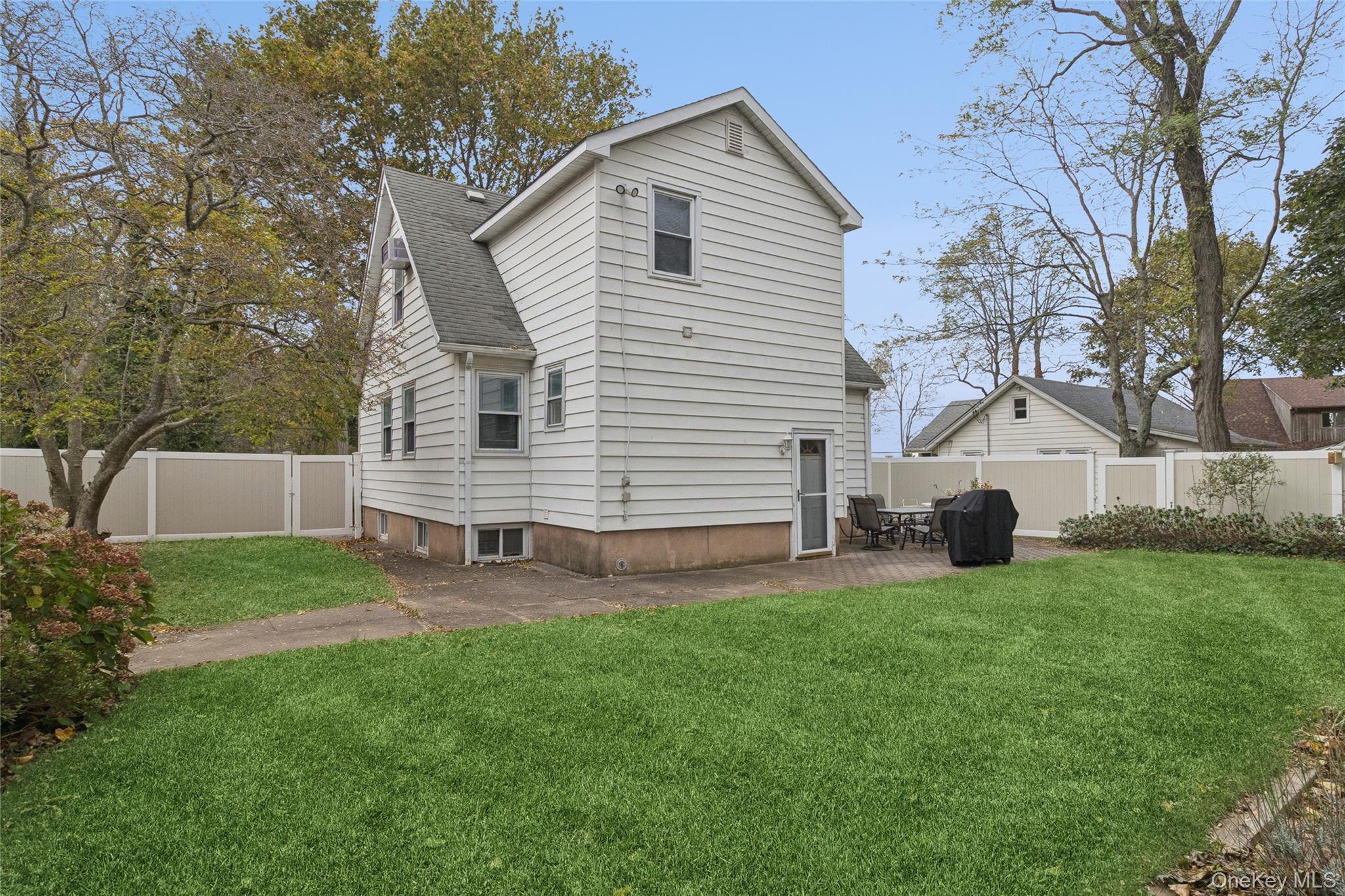 Single Family Hallock Landing Suffolk County, NY 11778, MLS-929973-26