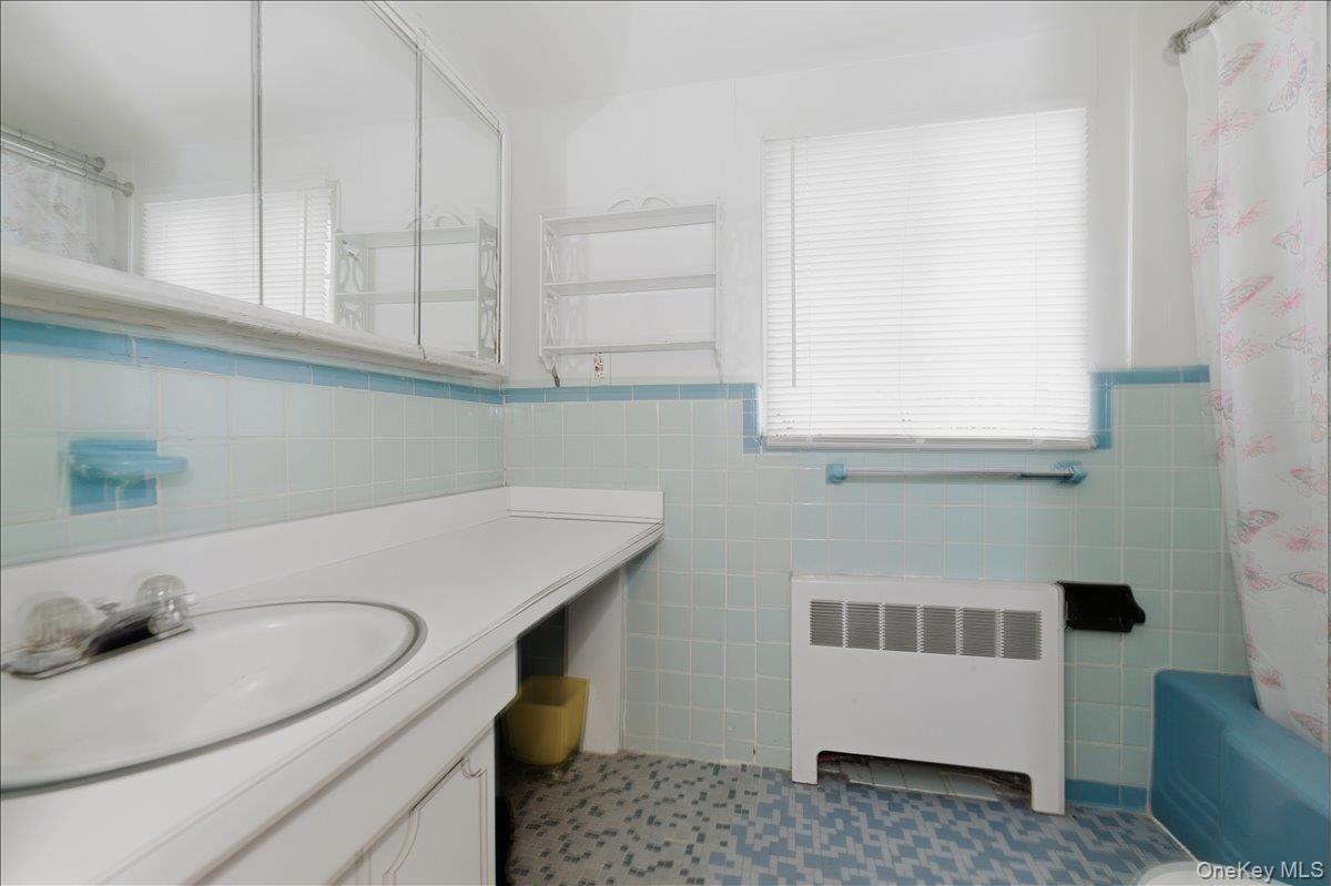 Single Family Colgate  Nassau County, NY 11023, MLS-929974-17