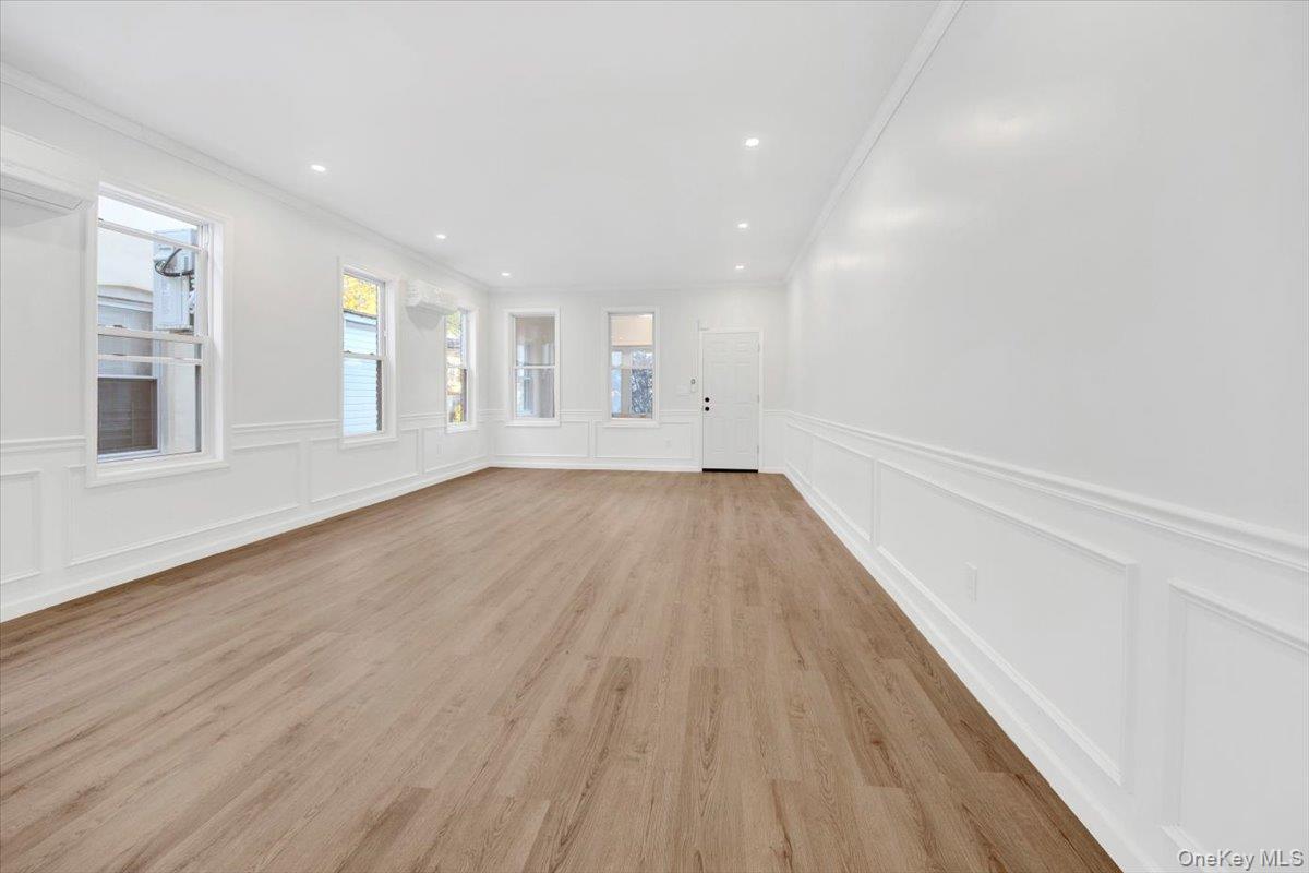 Single Family Fenton  Bronx, NY 10469, MLS-929995-13