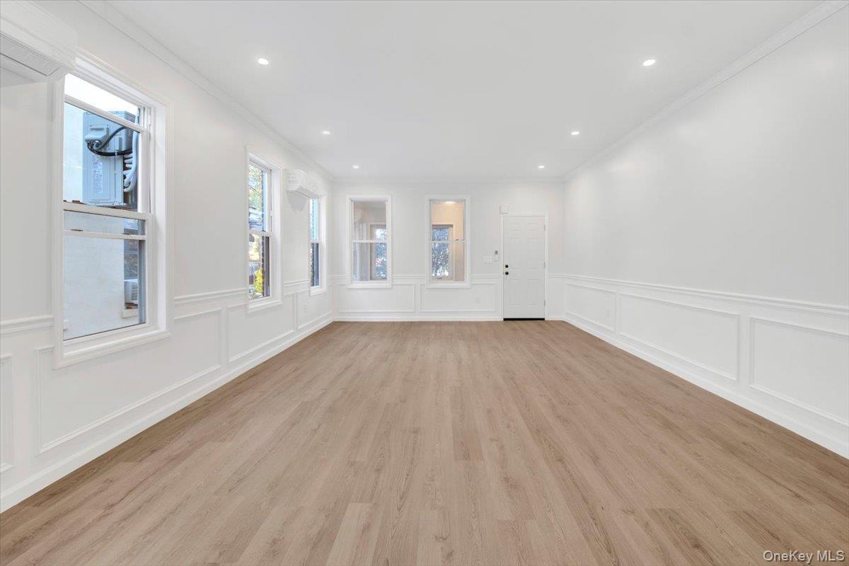 Single Family Fenton  Bronx, NY 10469, MLS-929995-14