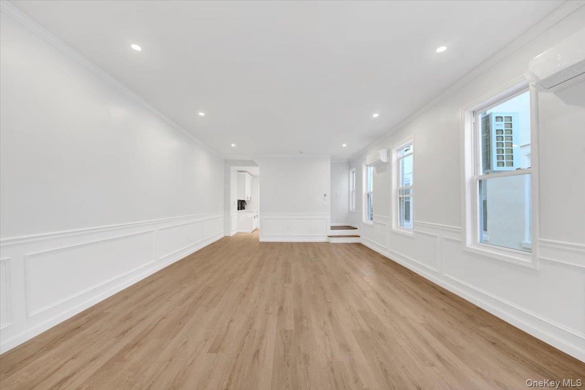 Single Family Fenton  Bronx, NY 10469, MLS-929995-15