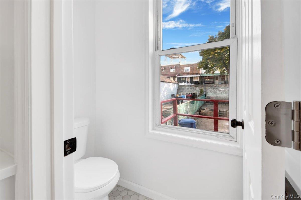 Single Family Fenton  Bronx, NY 10469, MLS-929995-16