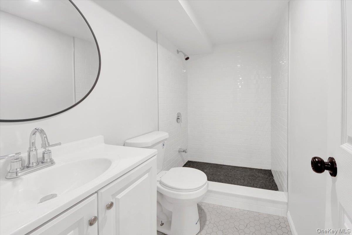 Single Family Fenton  Bronx, NY 10469, MLS-929995-18