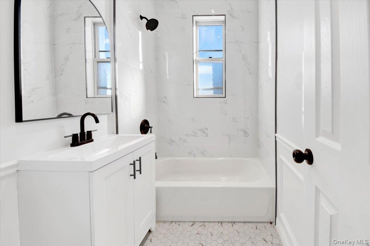 Single Family Fenton  Bronx, NY 10469, MLS-929995-21