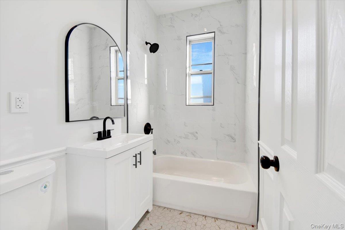 Single Family Fenton  Bronx, NY 10469, MLS-929995-22