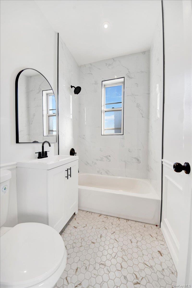 Single Family Fenton  Bronx, NY 10469, MLS-929995-23