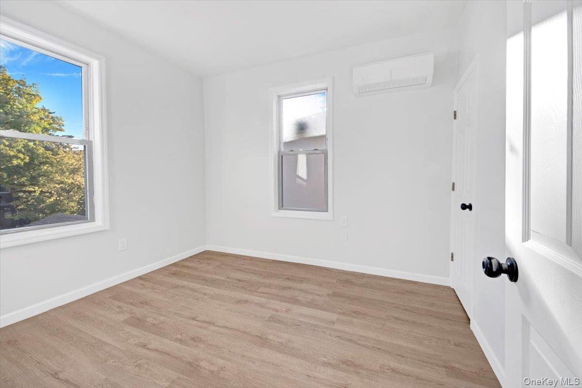 Single Family Fenton  Bronx, NY 10469, MLS-929995-24