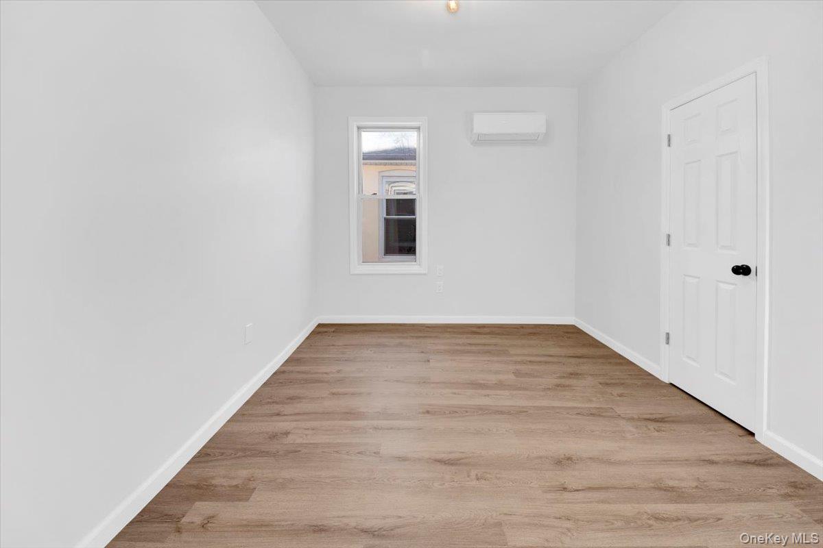 Single Family Fenton  Bronx, NY 10469, MLS-929995-25