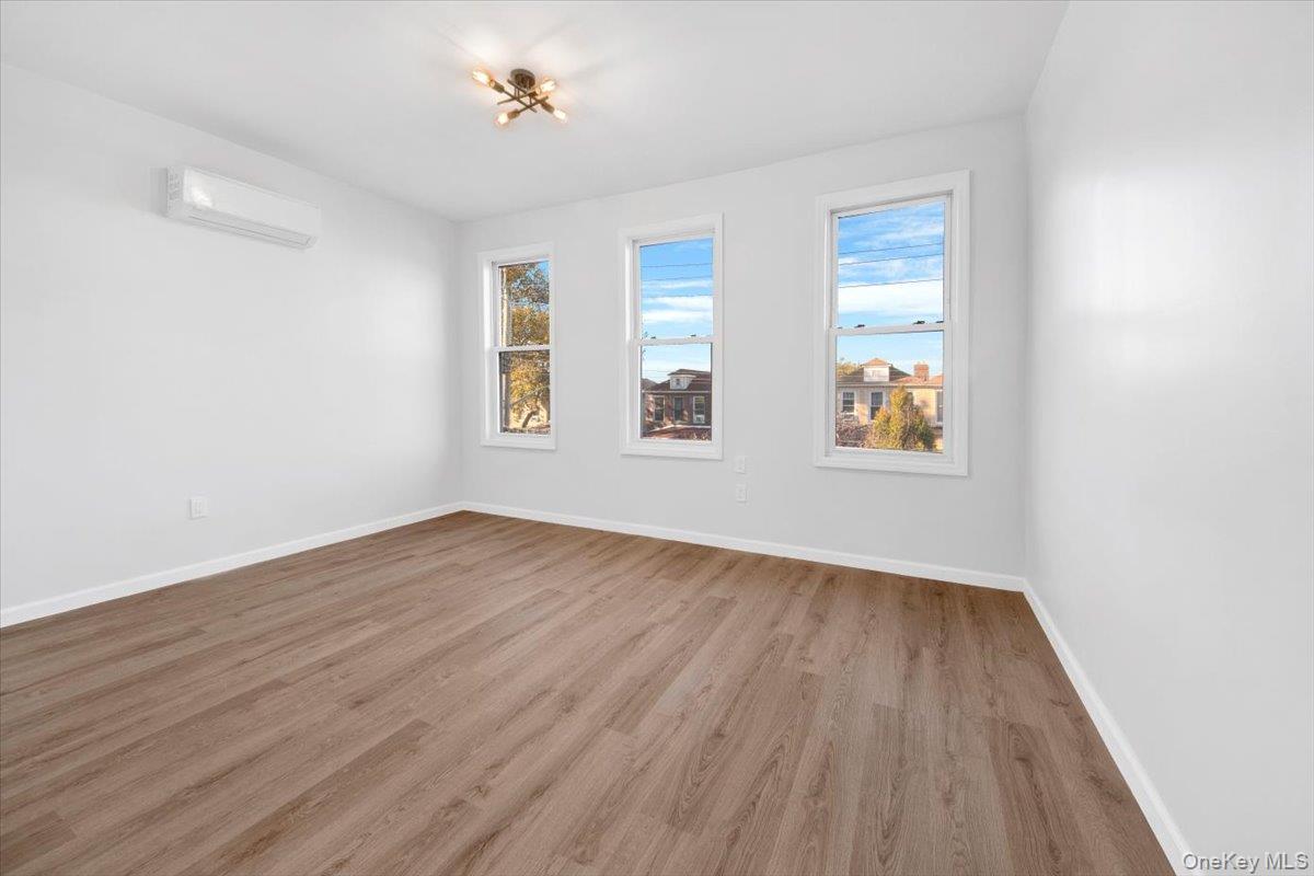 Single Family Fenton  Bronx, NY 10469, MLS-929995-26