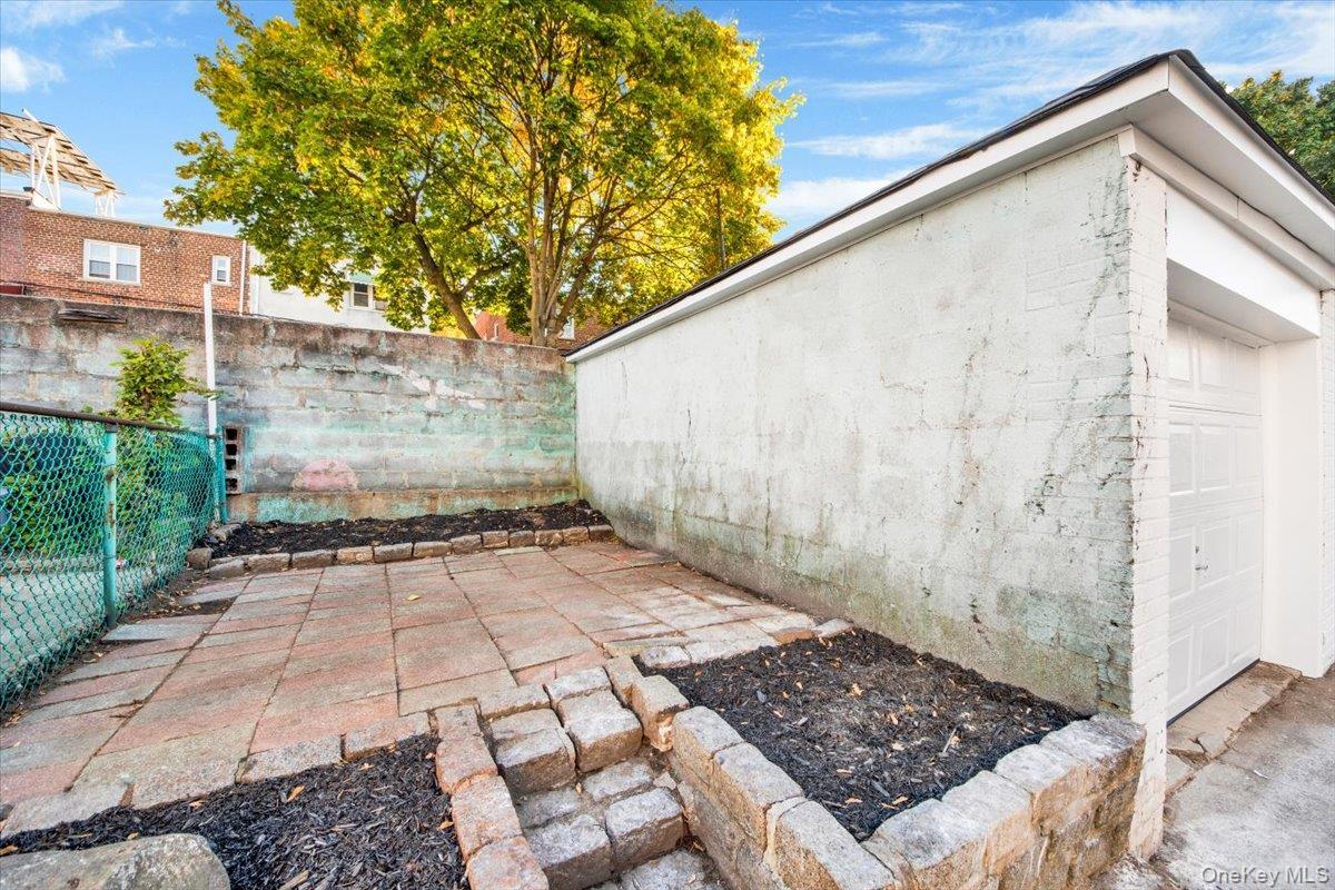 Single Family Fenton  Bronx, NY 10469, MLS-929995-34