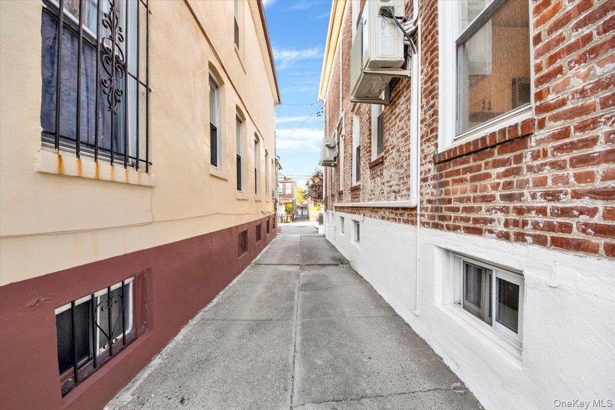 Single Family Fenton  Bronx, NY 10469, MLS-929995-36