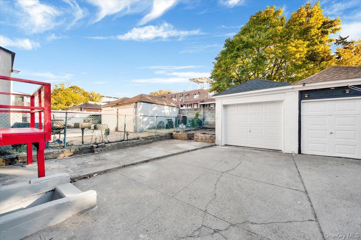 Single Family Fenton  Bronx, NY 10469, MLS-929995-37