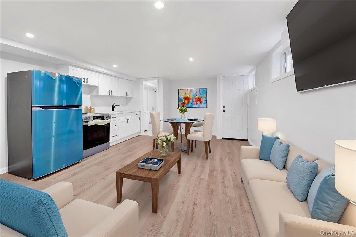 Single Family Fenton  Bronx, NY 10469, MLS-929995-5