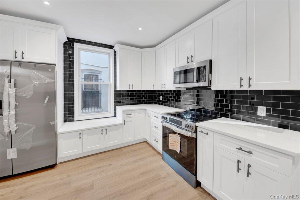 Single Family Fenton  Bronx, NY 10469, MLS-929995-7