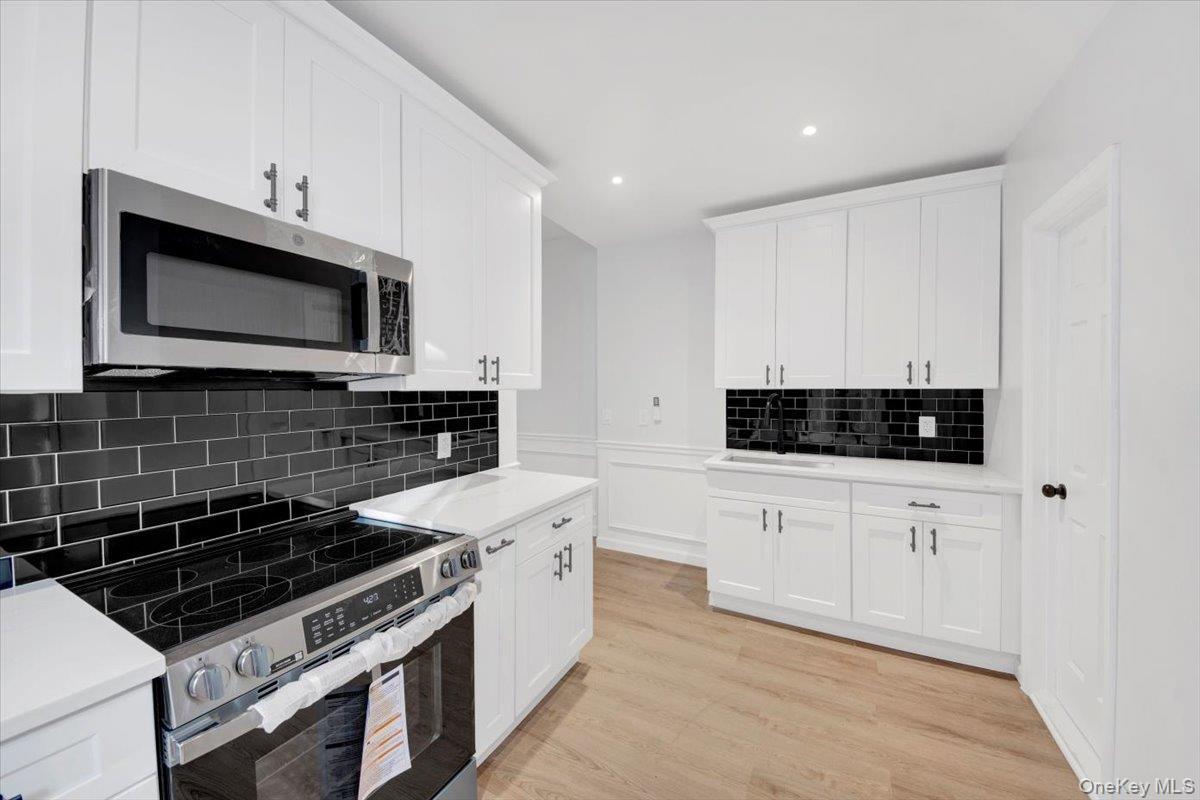 Single Family Fenton  Bronx, NY 10469, MLS-929995-9