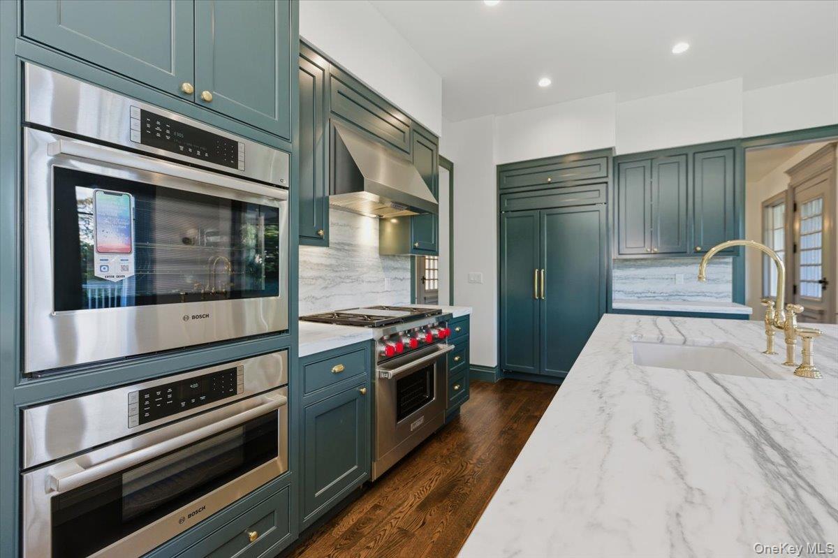 Single Family Soundview Suffolk County, NY 11743, MLS-930034-10