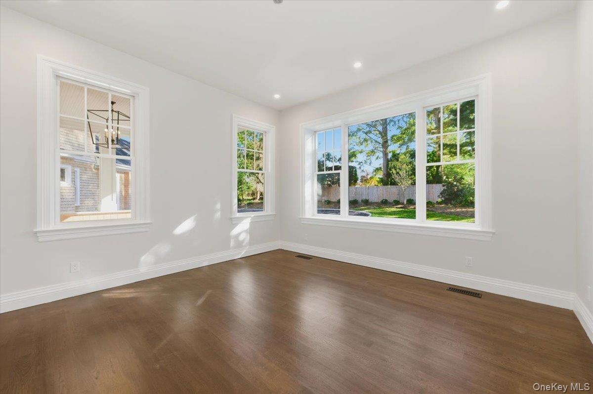 Single Family Soundview Suffolk County, NY 11743, MLS-930034-20