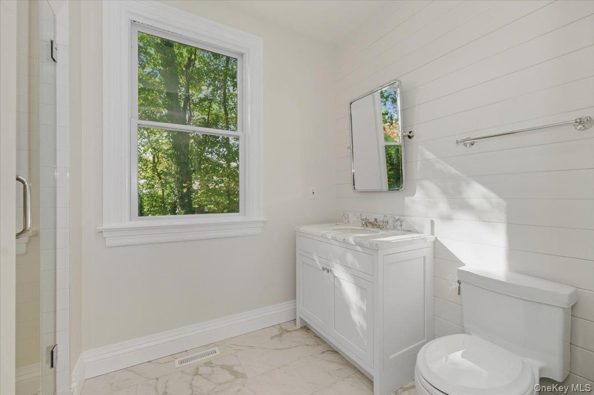 Single Family Soundview Suffolk County, NY 11743, MLS-930034-21